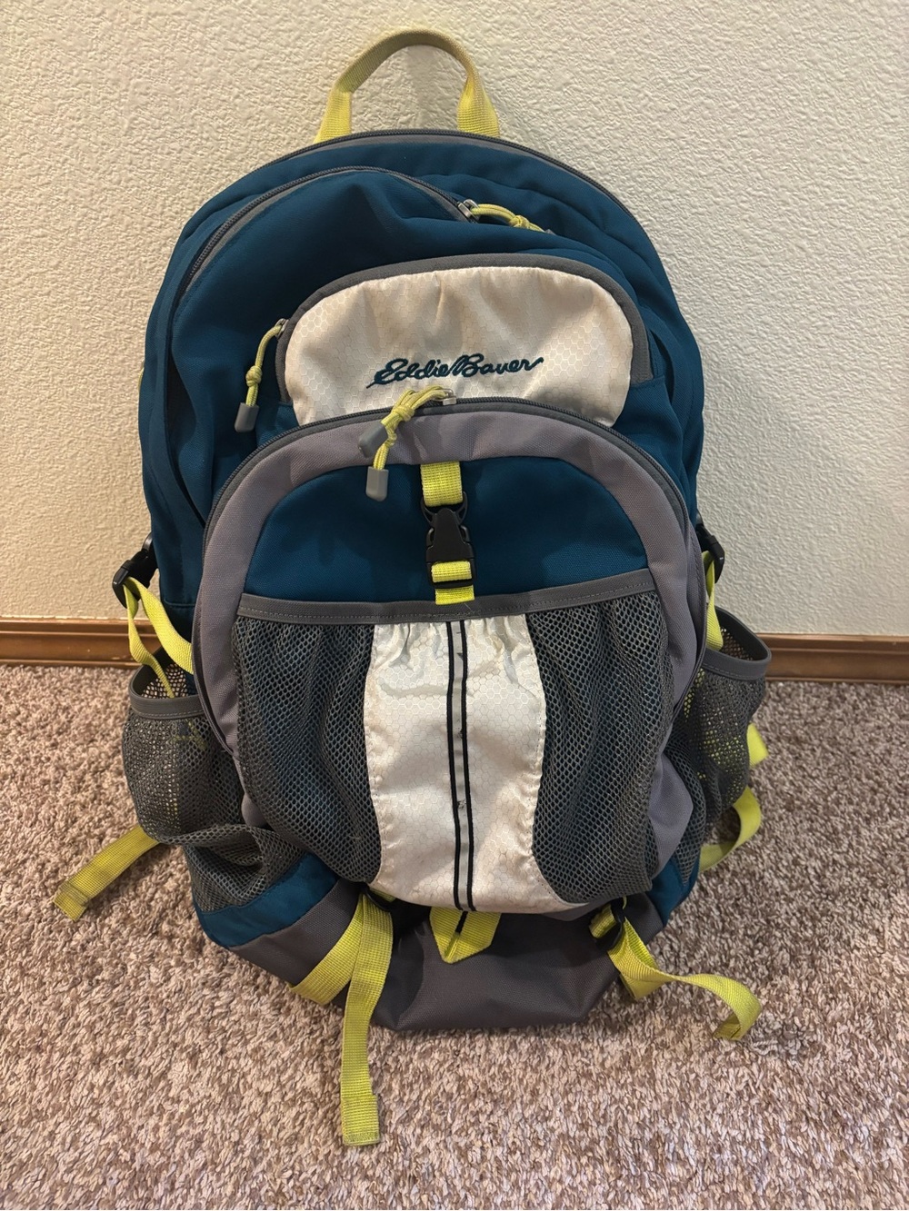 Eddie Bauer backpack with 4 compartments